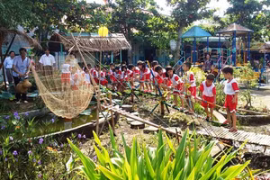 Học sinh tham gia tiết học ngoài nhà trường tại Thảo Cầm Viên. Ảnh minh họa
