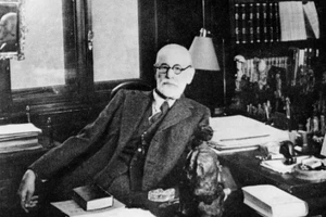 Sigmund Freud là bác sĩ tâm thần, nhà tâm lý học người Áo, người sáng lập ra phân tâm học.