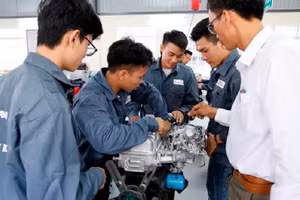 Nhiều trường nghề chật vật dạy thực hành trong mùa dịch. Ảnh minh họa