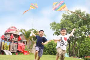 Trẻ không có nhiều cơ hội chơi tập thể trong điều kiện dịch bệnh dịp nghỉ hè.