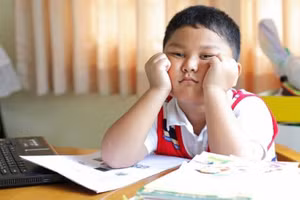 Trẻ mất tập trung không có nghĩa là con lười. Ảnh minh họa.