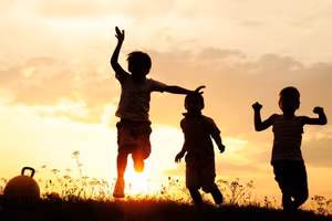 Trẻ em cần cẩn thận khi tham gia các hoạt động trên không gian mạng. Ảnh minh họa của UNICEF Việt Nam