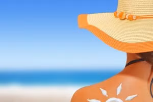 Cách bảo vệ da và tóc đúng nhất khi đi bơi