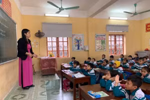 Linh hoạt các phương pháp giáo dục để giờ học thêm cuốn hút HS. GV và HS Trường Tiểu học Nhân Thịnh (Lý Nhân – Hà Nam). Ảnh: Đức Trí