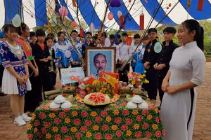 Trường Phổ thông Dân tộc Nội trú THPT huyện Nậm Pồ (Điện Biên) tổ chức Tết cho học sinh các dân tộc. Ảnh: NTCC.