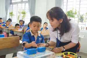 Học sinh lớp 1 Trường Tiểu học Phạm Văn Chính, TP Thủ Đức trong giờ học Toán. Ảnh minh họa: Q.Nguyễn