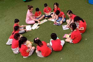 Cô Dương Thị Hồng Nhung tận tụy với nghề, với trò.