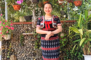 Cô giáo Arất Thị Thúy Nga – GV Trường PTDTNT THCS huyện Nam Giang.