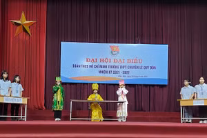 Dạy học dự án tích hợp liên môn Ngữ văn - Lịch sử cho học sinh khối 10 do trường tổ chức. Ảnh: TG