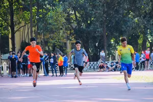 Thí sinh thi năng khiếu nội dung Chạy 100m tại Trường ĐH Thể dục thể thao Bắc Ninh năm 2020. Ảnh: NTCC