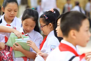 HS lớp 5 chuẩn bị bước vào lớp 6 với sự thay đổi về Chương trình, SGK. Ảnh: Đức Trí
