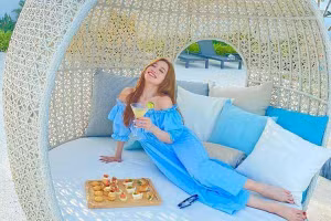 Học cách chọn váy đi biển xinh ngất ngây từ hội mỹ nhân Việt