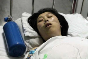 Ôm hôn bạn trai thắm thiết cô gái trẻ tuổi bỗng qua đời đột ngột