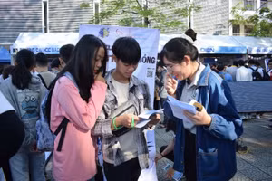 HS THPT Đà Nẵng tìm hiểu thông tin về các ngành kỹ thuật tại Hội nghị Khoa học và triển lãm công nghệ HSSV năm 2021. 