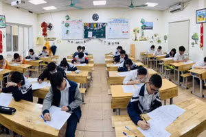 Học sinh khối 9 trường THCS quận Hoàn Kiếm (HN) hoàn thành kì thi học kì II năm học 2020 – 2021. Ảnh minh họa