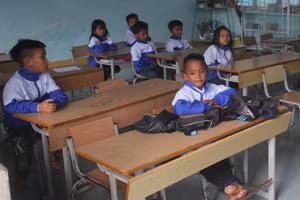 Học sinh Trường Phổ thông Dân tộc Bán trú Tiểu học và THCS Krong (xã Krong, huyện Kbang, Gia Lai) vẫn còn nhiều khó khăn, thiếu thốn.