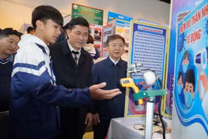 Học sinh Nghệ An trong kỳ thi KHKT cấp tỉnh năm 2020. Ảnh: Hồ Lài