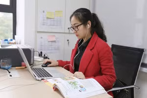 Giáo viên đóng vai trò quan trọng tạo nên thành công cho dạy học trực tuyến. Ảnh minh họa