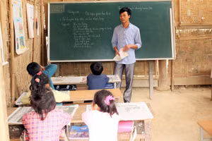 Giáo viên cắm bản. Ảnh minh họa: IT