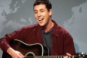 Adam Sandler trong phim “Saturday Night Live”, bộ phim làm nên tên tuổi của anh.