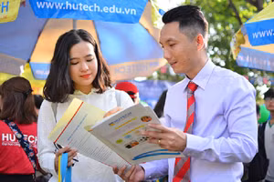 Chuyên gia tư vấn cho thí sinh tại TPHCM đầu năm 2020. Ảnh minh họa