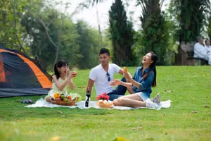 Bất kỳ lúc nào trẻ cũng nhận được sự giúp đỡ, động viên từ cha mẹ sẽ cho rằng cuộc sống đáng tin cậy. Ảnh minh họa.