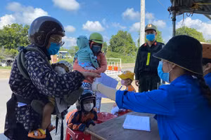 Đà Nẵng đón học sinh trở về thành phố qua các chốt kiểm dịch.