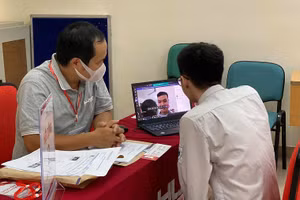 Thí sinh chuẩn bị tham gia phỏng vấn trực tuyến vào Trường ĐH Bách khoa Hà Nội.