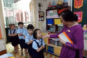 Giáo dục nền nếp cho học sinh đòi hỏi sự kết hợp từ gia đình, nhà trường và xã hội để xây dựng thế hệ trẻ trong xã hội văn minh.