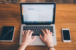 Có nhiều công việc online để bạn lựa chọn phù hợp với khả năng của bản thân trong mùa dịch. Ảnh minh họa