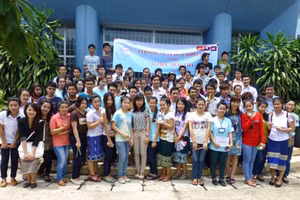 Một buổi sinh hoạt chuyên đề của các SV Campuchia, Lào tại LHU. Ảnh: NTCC.