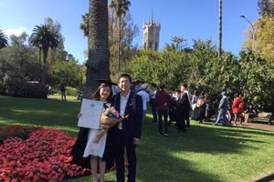 Trần Ngọc Bảo Hà cùng ông xã tại Lễ nhận bằng tốt nghiệp Thạc sĩ ngành Kỹ thuật cơ khí tại Trường Đại học Auckland, New Zealand. Ảnh: NVCC