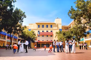 Khuôn viên được đầu tư của Trường Lômônôxốp Hà Nội.