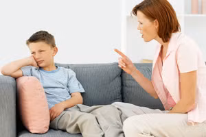 Cha mẹ có thể chọn cách tạm thời không nói bất cứ điều gì.