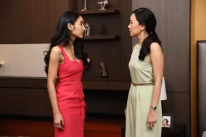 Hết Tết em dâu đưa tờ giấy, tôi tái mặt khi đọc nội dung 