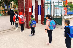 Học sinh thành phố Bắc Giang thực hiện nghiêm 5K phòng dịch.