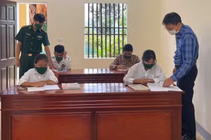 Lớp học trực tuyến tại Tổ công tác biên phòng Rào Tre (Đồn biên phòng Bản Giàng – huyện Hương Khê).