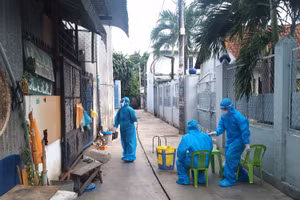 GV, SV Trường ĐH Lạc Hồng hỗ trợ công tác chống dịch trên địa bàn tỉnh Đồng Nai.