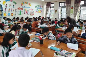 HS lớp 2 tại Trường Tiểu học Nguyễn Du (thành phố Lào Cai - Lào Cai). Ảnh: NTCC