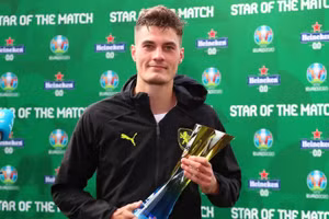 Patrik Schick nhận danh hiệu “Cầu thủ xuất sắc nhất trận”. 