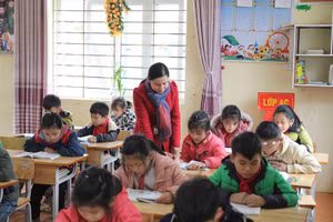 Trong giờ học tại Trường Tiểu học Đoàn Kết (huyện Phong Thổ, tỉnh Lai Châu).
