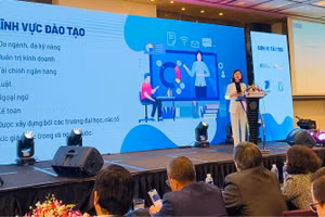 TS Phan Thị Ngọc Thanh- Giám đốc Trung tâm Đào tạo từ xa - Trường ĐH Mở TPHCM giới thiệu về VMOOCs.