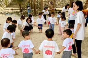 Nhóm lớp độc lập tư thục Hoa Sen (quận Sơn Trà, TP Đà Nẵng) tổ chức cho trẻ hoạt động trải nghiệm. 