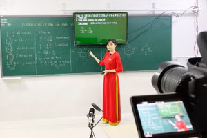 Ứng dụng công nghệ và công cụ kỹ thuật vào đổi mới phương pháp giảng dạy – học tập được thực hiện hiệu quả trong thời gian qua. Ảnh: CT