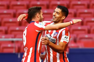 Luis Suarez (bên phải) mang đến sức sống mới cho hàng công Atletico Madrid.