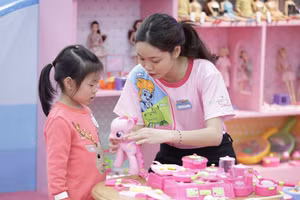 Trẻ cần sự đồng hành của cha mẹ trong kỳ nghỉ hè giữa đại dịch Covid-19. Ảnh minh họa