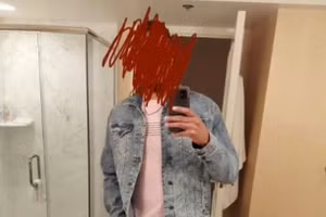 Vợ phát hiện chồng ngoại tình từ chi tiết nhỏ xíu trong bức hình 