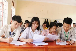 Các trường THPT toàn tỉnh Hà Tĩnh đồng loạt cho học sinh làm thử đề thi minh họa của Bộ.