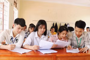 Các trường THPT toàn tỉnh Hà Tĩnh đồng loạt cho học sinh làm thử đề thi minh họa của Bộ.