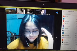 HS Trường THCS Lương Yên (Hai Bà Trưng – Hà Nội) học trực tuyến. Ảnh: NTCC